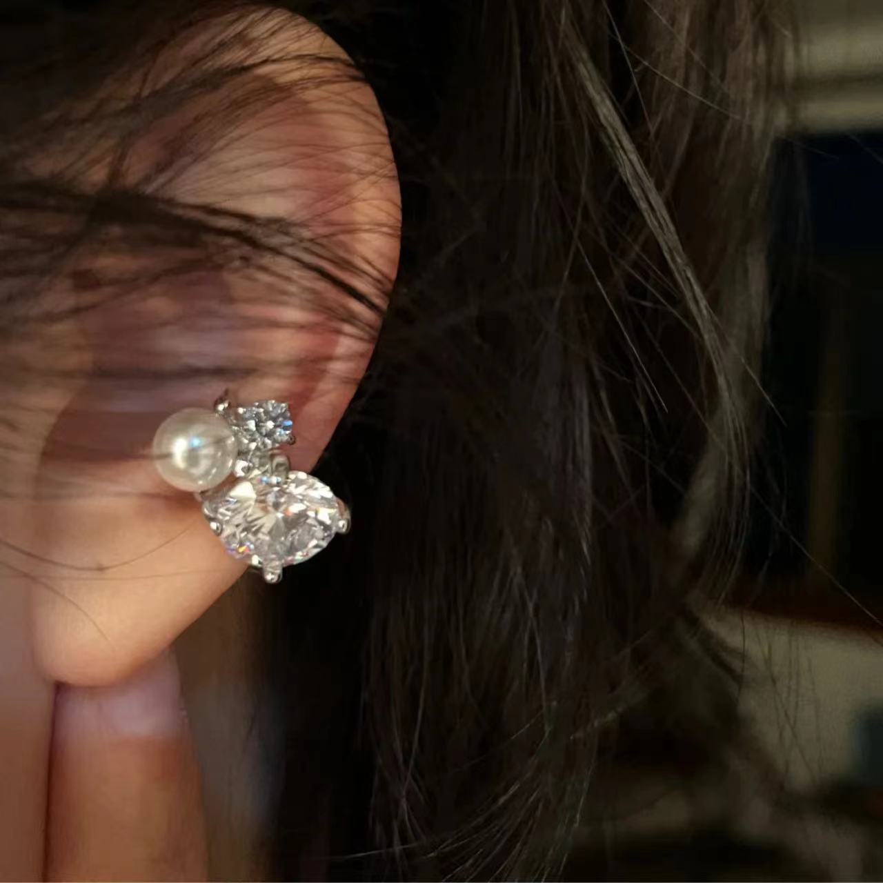 Ear Cuff No Piercing - 1 Stuks Glanzende Imitatie Parel Zirkoon